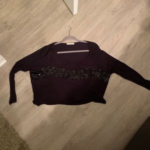 Cropped black top with sequence